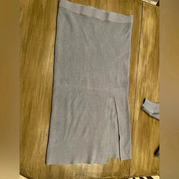 COPY - Caracilia 2 piece Cropped Sweater and Skirt Set NWT
Size XL - Grey - Picture 4 of 9